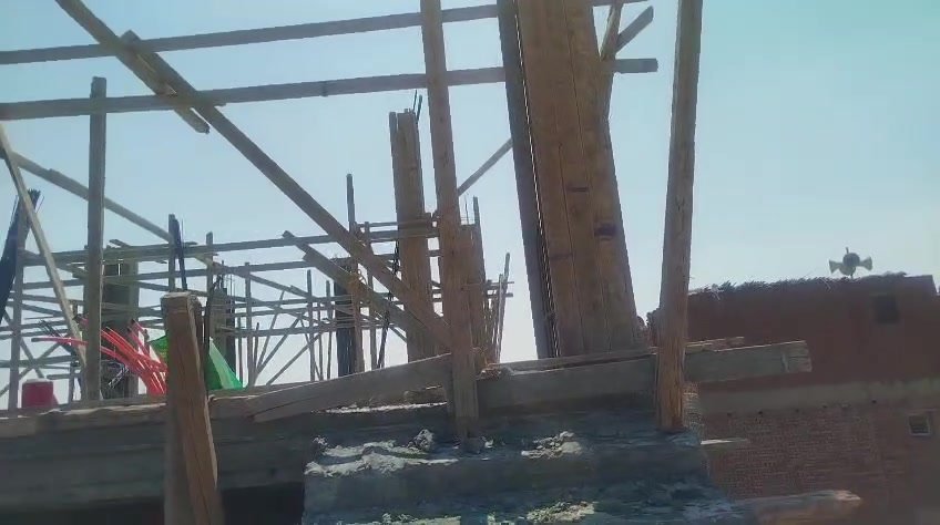 لقطة أصلية من أعمال ترميم وتأهيل أحد المنازل